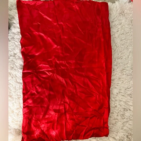 NWOT Red Slip Queen Pillowcase - Picture 3 of 5